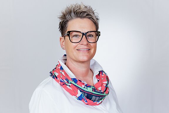 Portraitaufnahme Sandra Gold